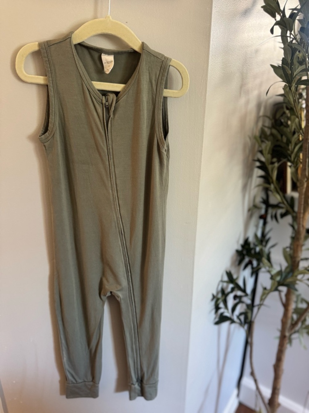 kate quinn Olive Green Soft Toddler Sleeveless Zip Romper  - 3T
